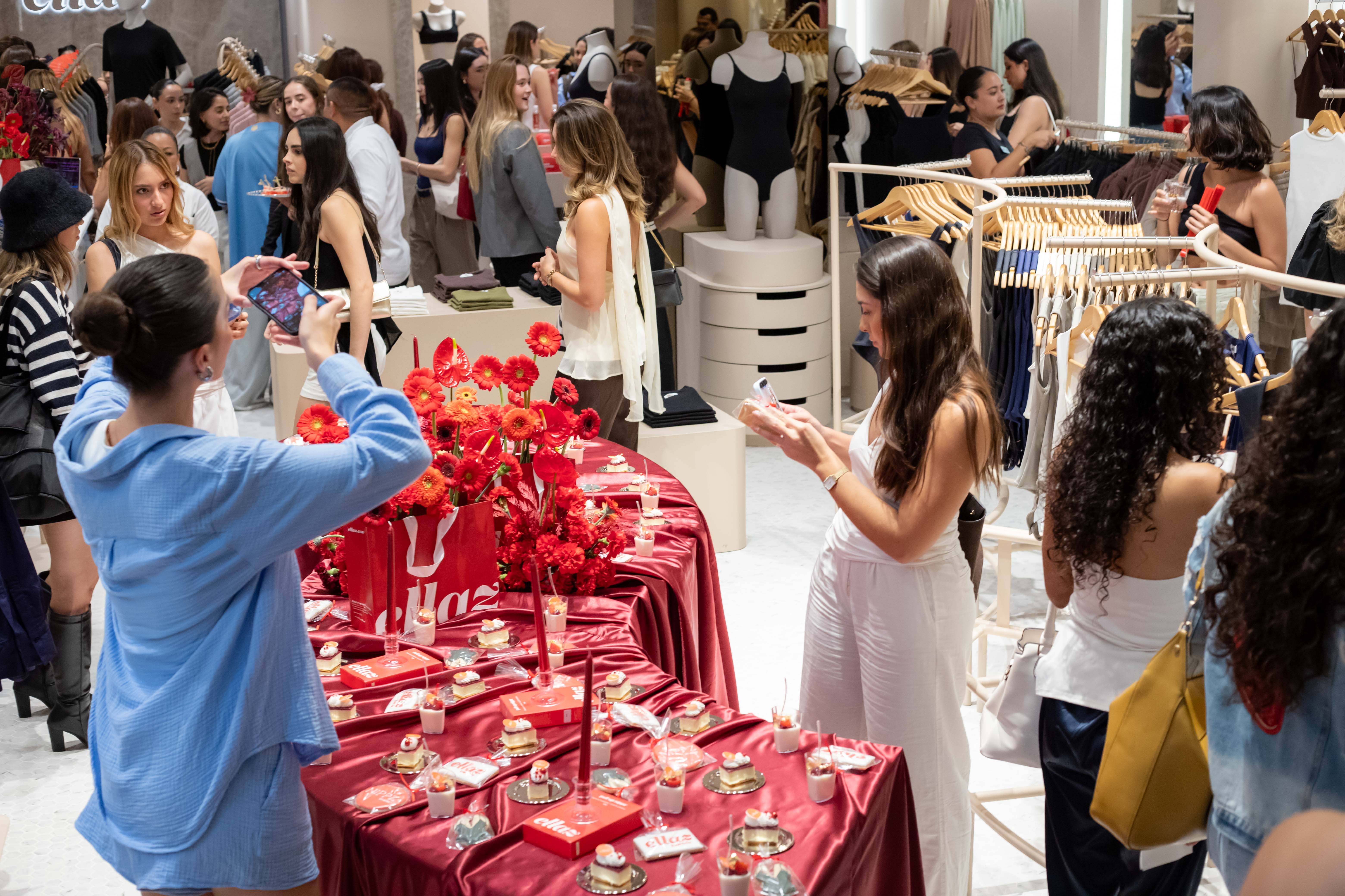 Ellaz Evento de Apertura